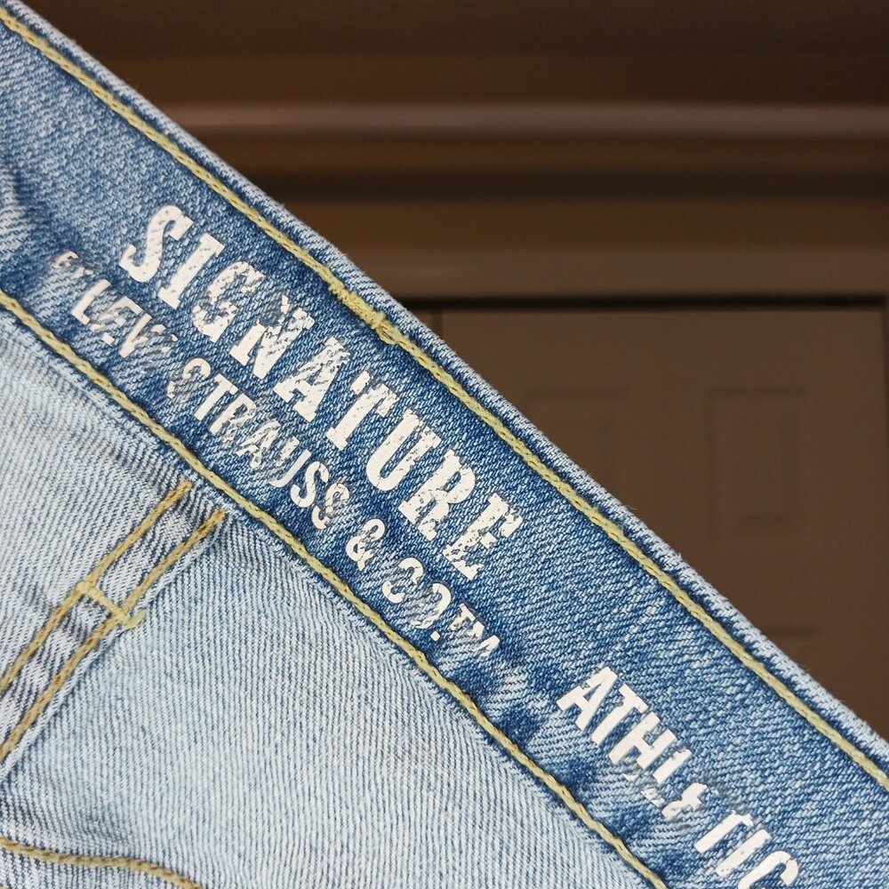 #333 3/$18 - Levi Blue Jean Shorts Size 40 - Picture 3 of 4